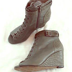 SOLD | Vince Camuto, Booties